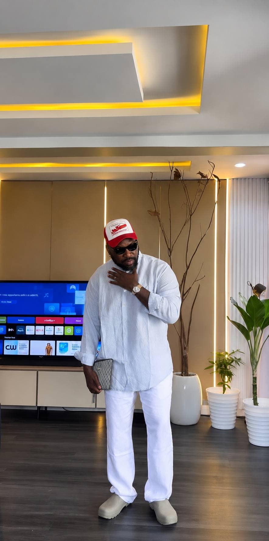 FODBERLIN model in white tonal fit